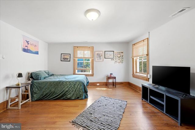 316 E WASHINGTON ST, Charles Town, WV 25414