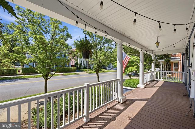 316 E WASHINGTON ST, Charles Town, WV 25414