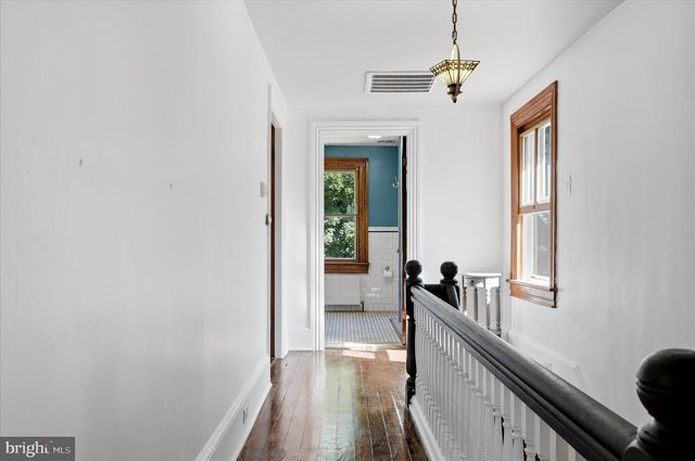 316 E WASHINGTON ST, Charles Town, WV 25414