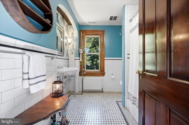 316 E WASHINGTON ST, Charles Town, WV 25414