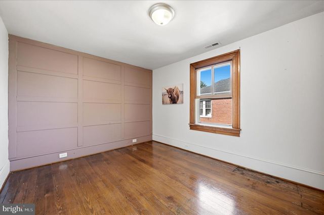 316 E WASHINGTON ST, Charles Town, WV 25414