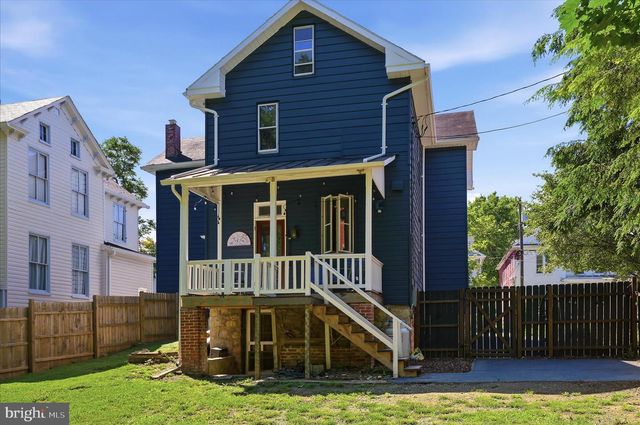 316 E WASHINGTON ST, Charles Town, WV 25414