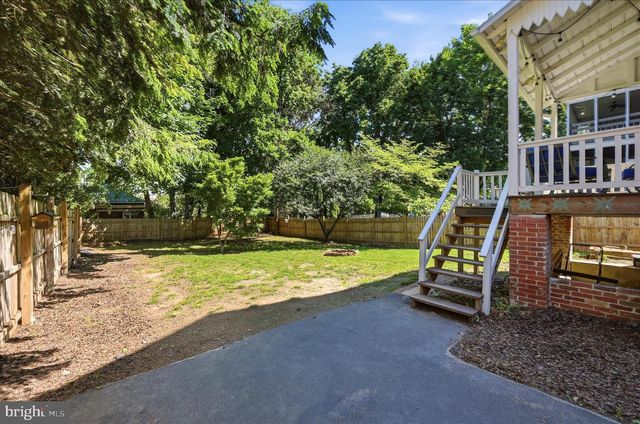 316 E WASHINGTON ST, Charles Town, WV 25414