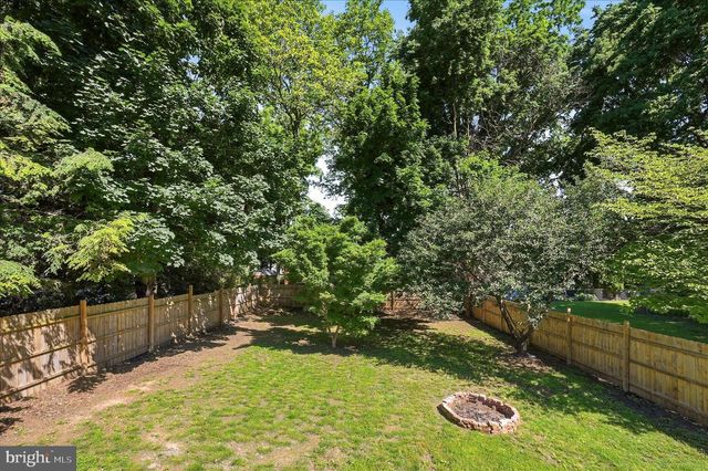 316 E WASHINGTON ST, Charles Town, WV 25414