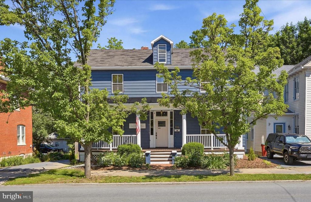 316 E WASHINGTON ST, Charles Town, WV 25414