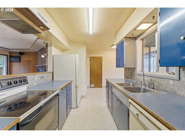 64 Nw FLORENCE Ave, Gresham, OR 97030