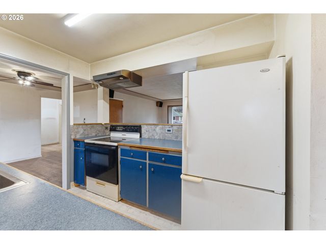 64 Nw FLORENCE Ave, Gresham, OR 97030