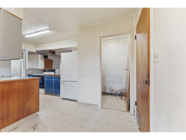 64 Nw FLORENCE Ave, Gresham, OR 97030