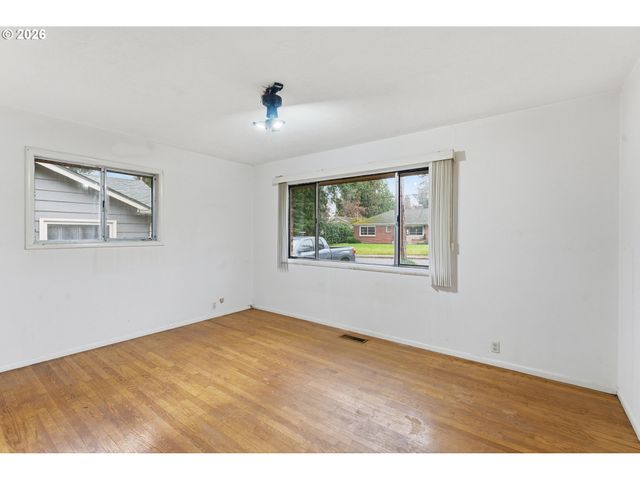 64 Nw FLORENCE Ave, Gresham, OR 97030