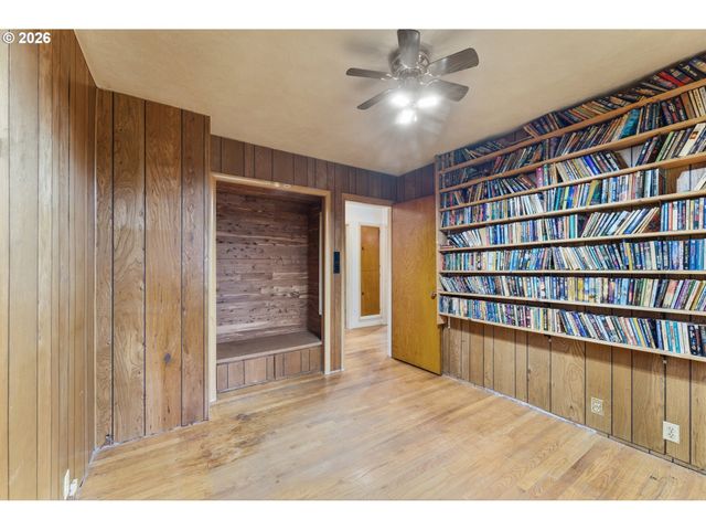 64 Nw FLORENCE Ave, Gresham, OR 97030