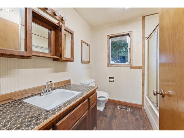 64 Nw FLORENCE Ave, Gresham, OR 97030