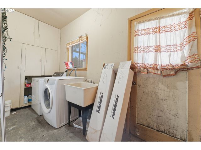 64 Nw FLORENCE Ave, Gresham, OR 97030