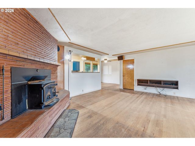 64 Nw FLORENCE Ave, Gresham, OR 97030