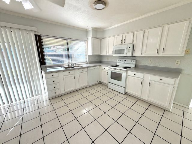 4702 Spanish Trail, Grand Prairie, TX 75052