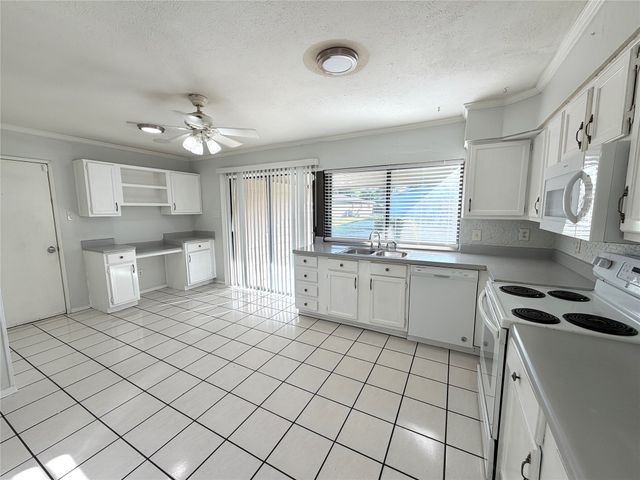 4702 Spanish Trail, Grand Prairie, TX 75052