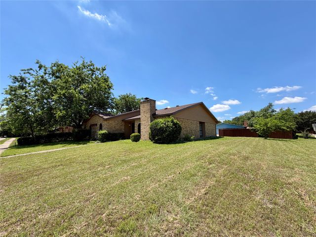 4702 Spanish Trail, Grand Prairie, TX 75052