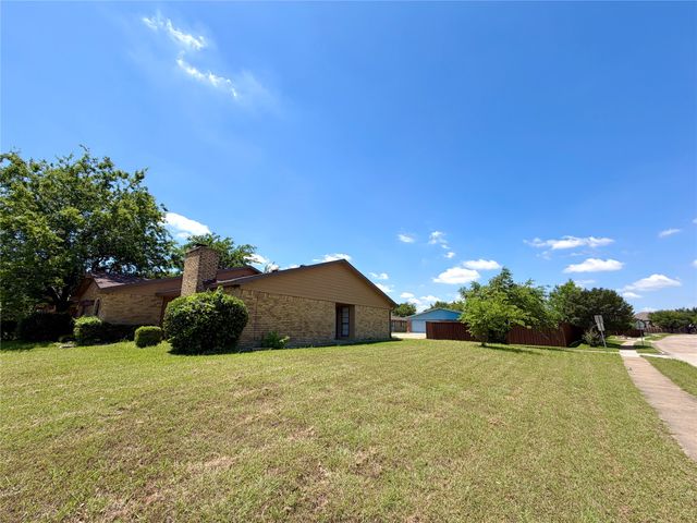 4702 Spanish Trail, Grand Prairie, TX 75052