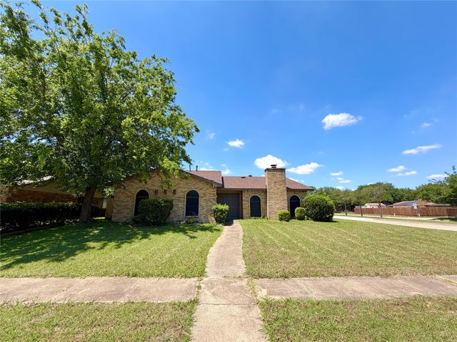 4702 Spanish Trail, Grand Prairie, TX 75052