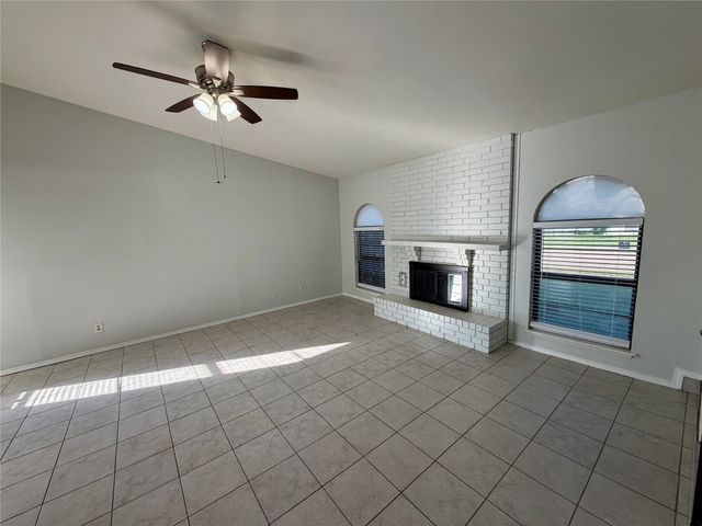 4702 Spanish Trail, Grand Prairie, TX 75052