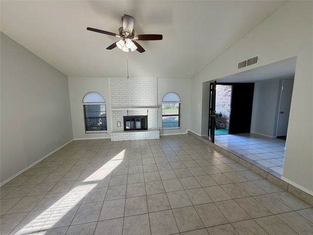 4702 Spanish Trail, Grand Prairie, TX 75052