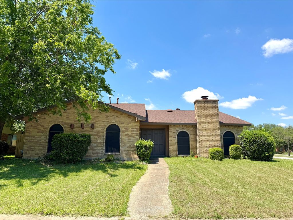 4702 Spanish Trail, Grand Prairie, TX 75052
