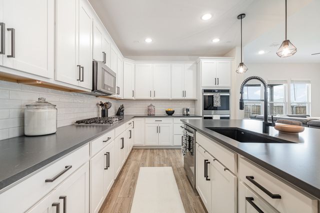 1517 Sawyer Drive, Aubrey, TX 76227