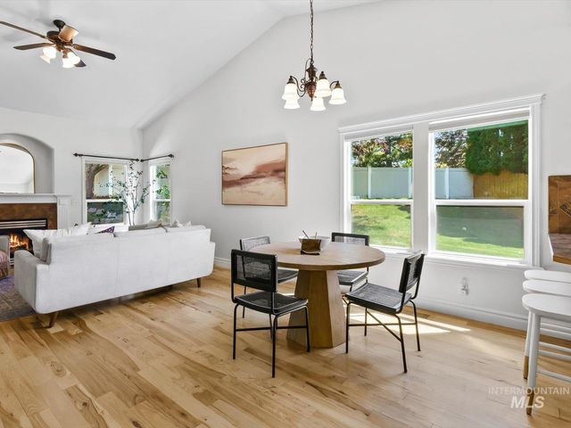 5168 N Dove Ridge Pl, Meridian, ID 83646