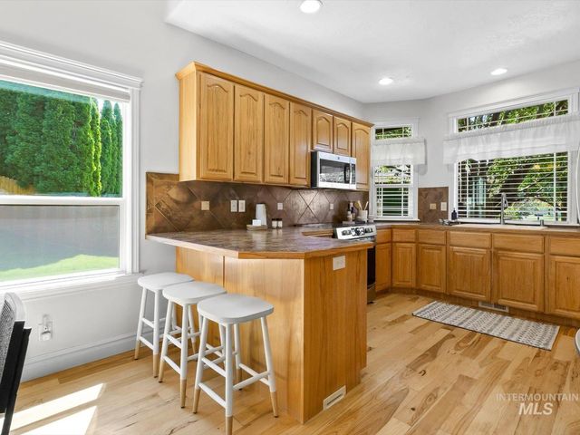 5168 N Dove Ridge Pl, Meridian, ID 83646