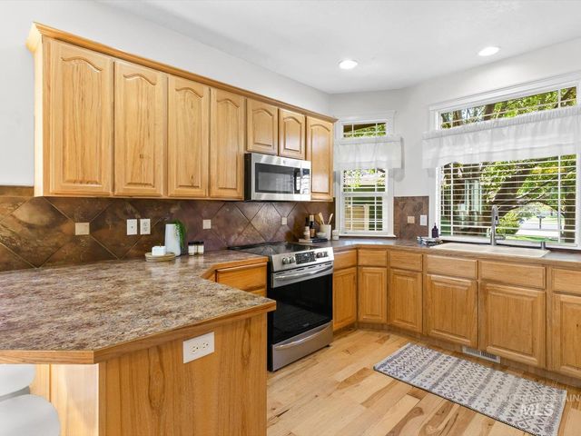 5168 N Dove Ridge Pl, Meridian, ID 83646