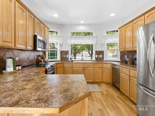 5168 N Dove Ridge Pl, Meridian, ID 83646