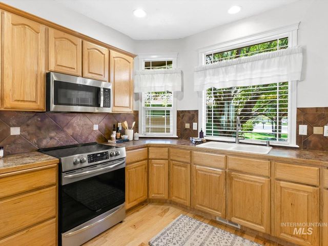 5168 N Dove Ridge Pl, Meridian, ID 83646
