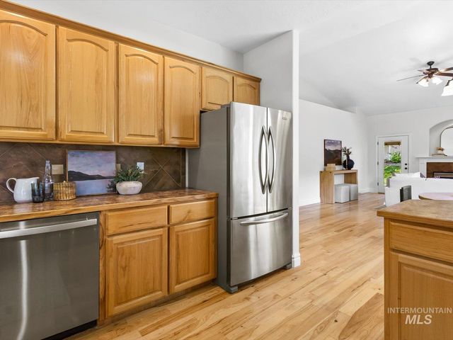 5168 N Dove Ridge Pl, Meridian, ID 83646