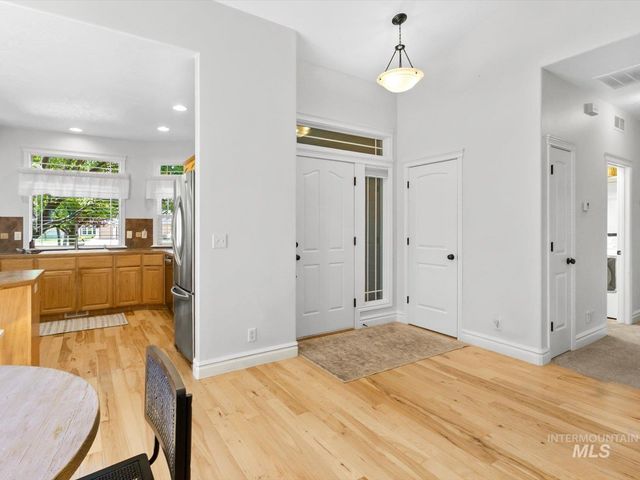 5168 N Dove Ridge Pl, Meridian, ID 83646