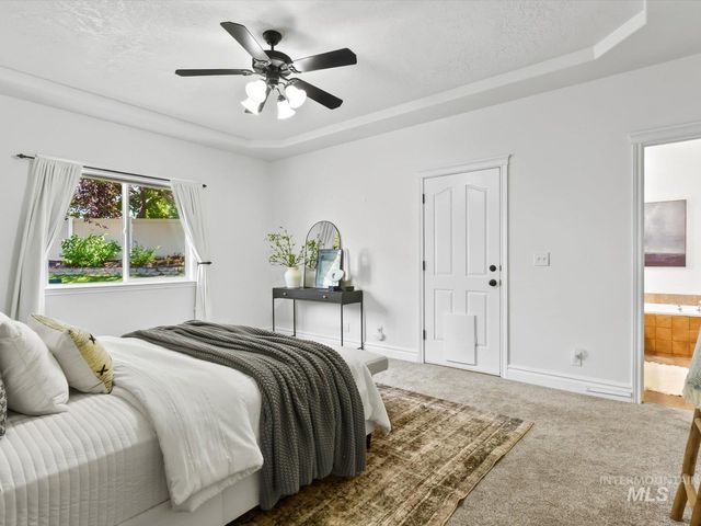5168 N Dove Ridge Pl, Meridian, ID 83646