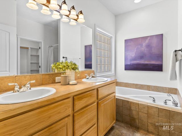 5168 N Dove Ridge Pl, Meridian, ID 83646
