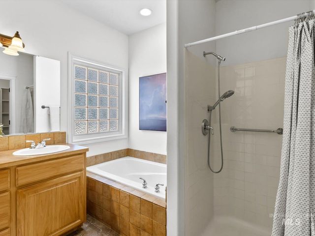 5168 N Dove Ridge Pl, Meridian, ID 83646