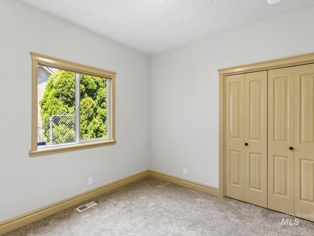 5168 N Dove Ridge Pl, Meridian, ID 83646
