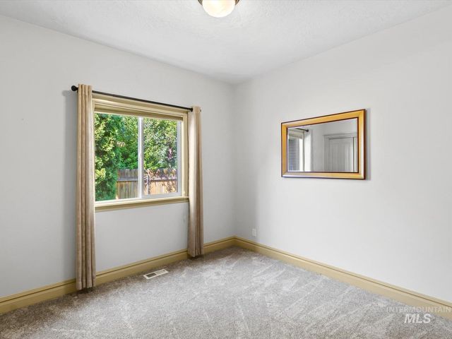 5168 N Dove Ridge Pl, Meridian, ID 83646