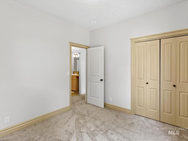 5168 N Dove Ridge Pl, Meridian, ID 83646