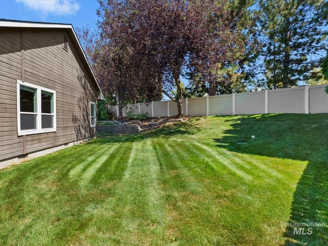 5168 N Dove Ridge Pl, Meridian, ID 83646