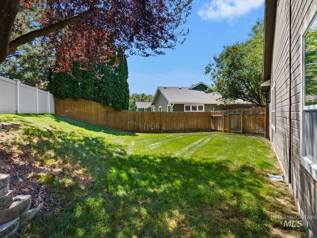 5168 N Dove Ridge Pl, Meridian, ID 83646