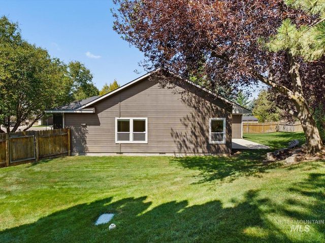 5168 N Dove Ridge Pl, Meridian, ID 83646