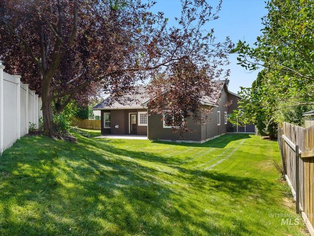 5168 N Dove Ridge Pl, Meridian, ID 83646