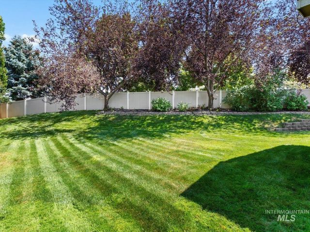 5168 N Dove Ridge Pl, Meridian, ID 83646