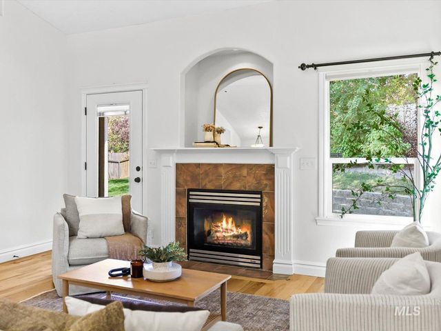 5168 N Dove Ridge Pl, Meridian, ID 83646