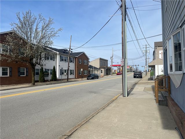 908 W Main St, Mt. Pleasant Boro, PA 15666