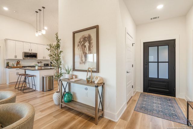 460 Stenen Dr., Canyon Lake, TX 78133