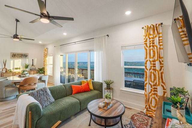 460 Stenen Dr., Canyon Lake, TX 78133