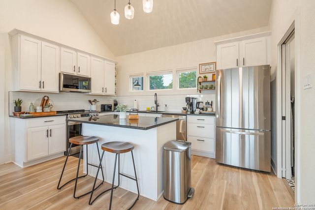 460 Stenen Dr., Canyon Lake, TX 78133