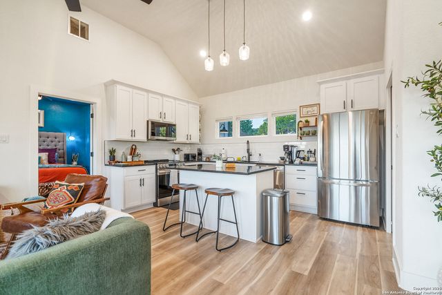 460 Stenen Dr., Canyon Lake, TX 78133